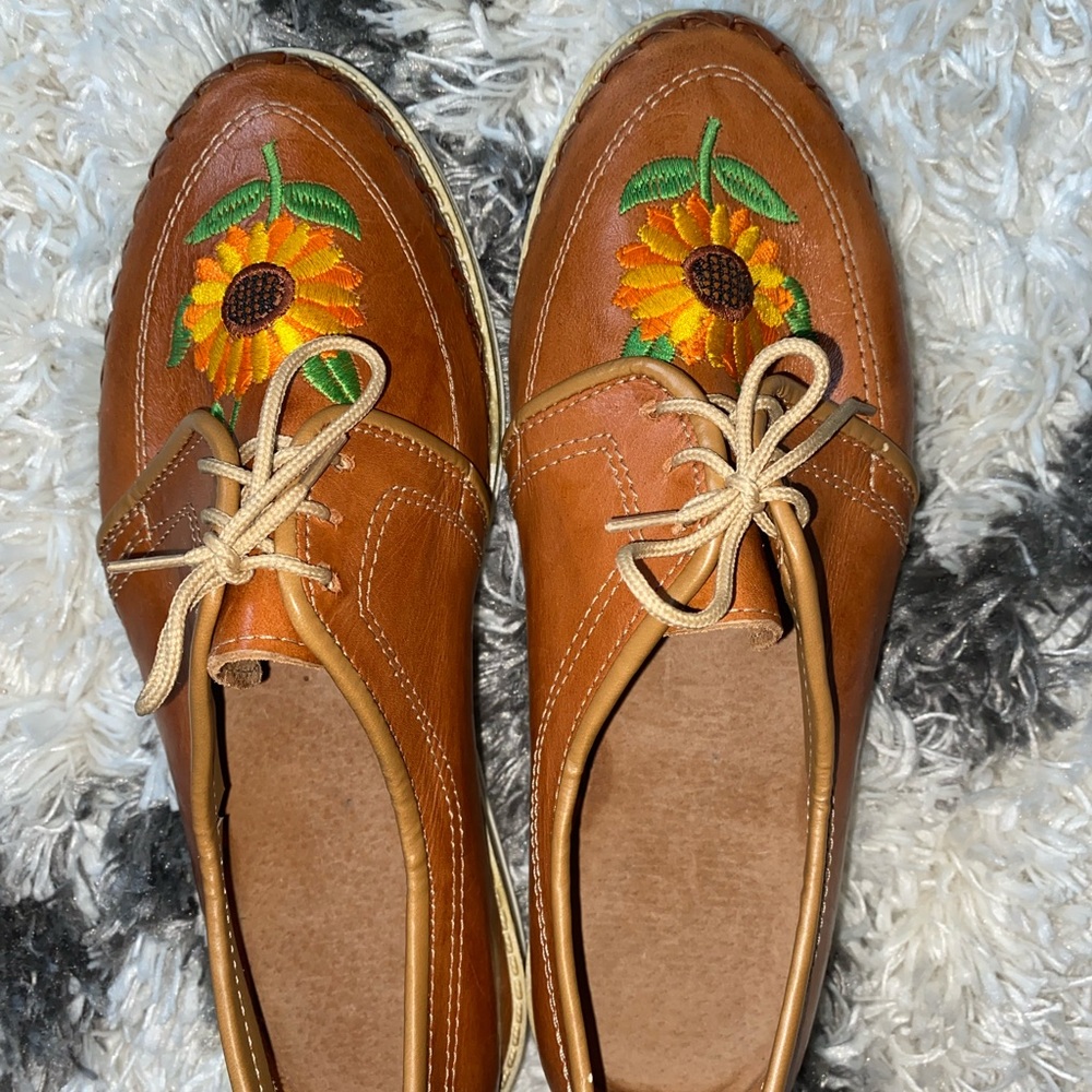 Never worn, custom made shoes from Mexico. Size 9.